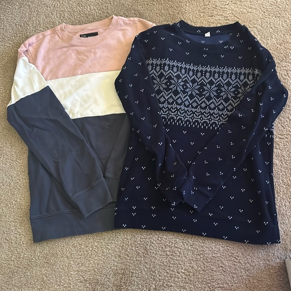 2 XS Women’s Sweatshirts | Colorblock + Navy Print Long Sleeve Bundle